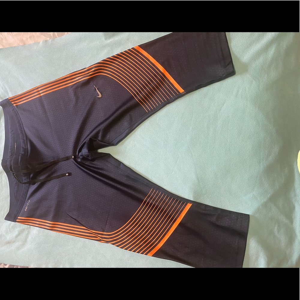 NWOT Nike Running cropped pants